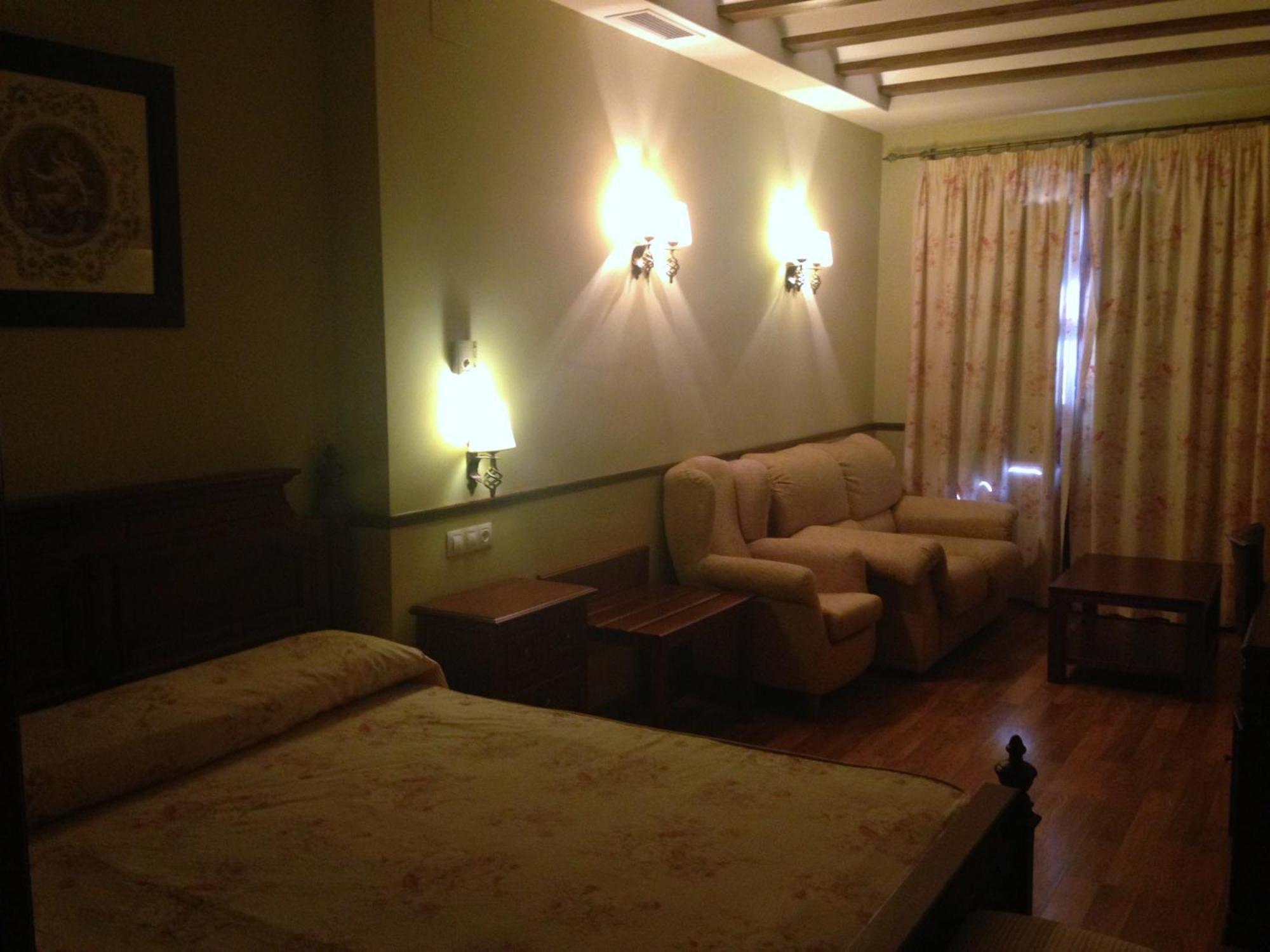 Hotel El Mano Huescar Bilik gambar